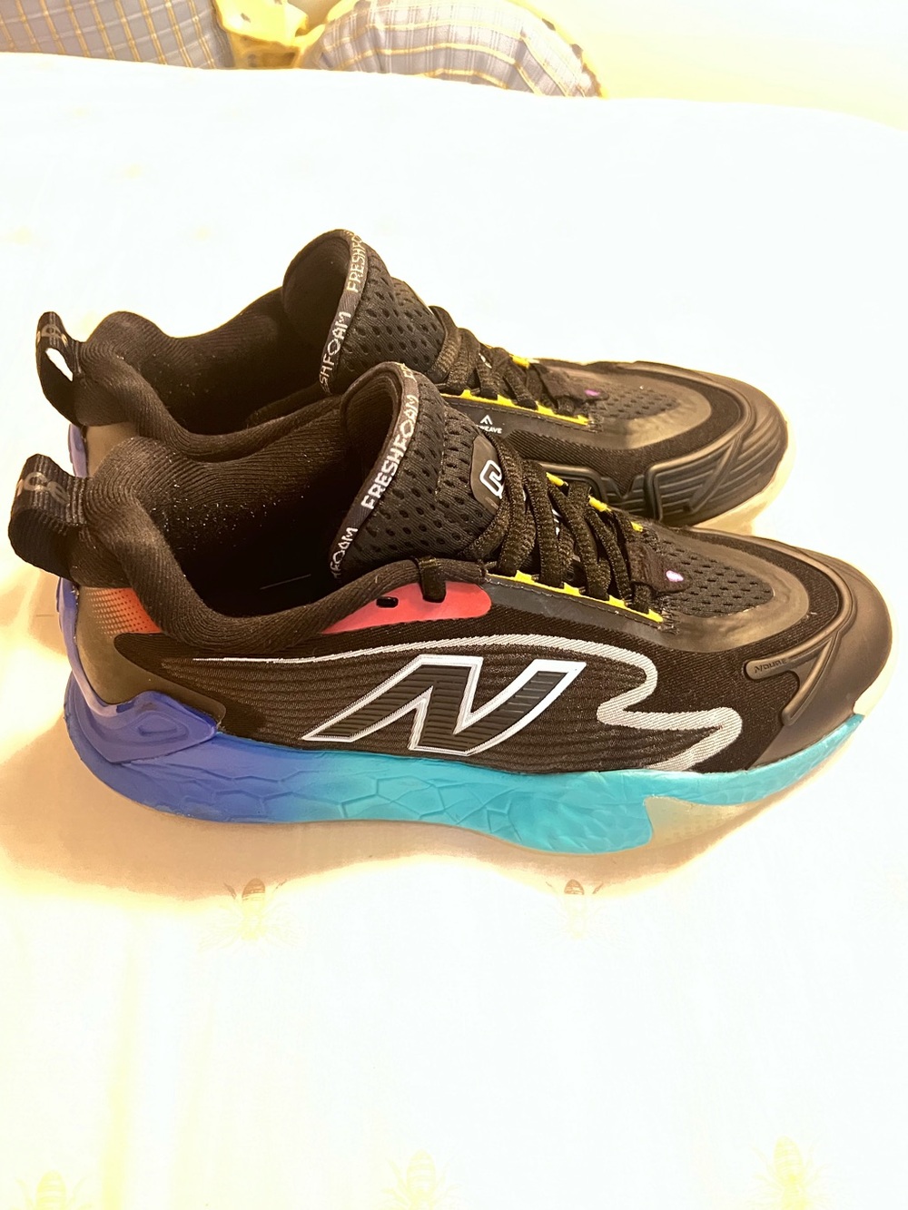 New Balance women Black Mesh Sneakers with Blue Gradient Sole Size 8. + A GIFT 🎁